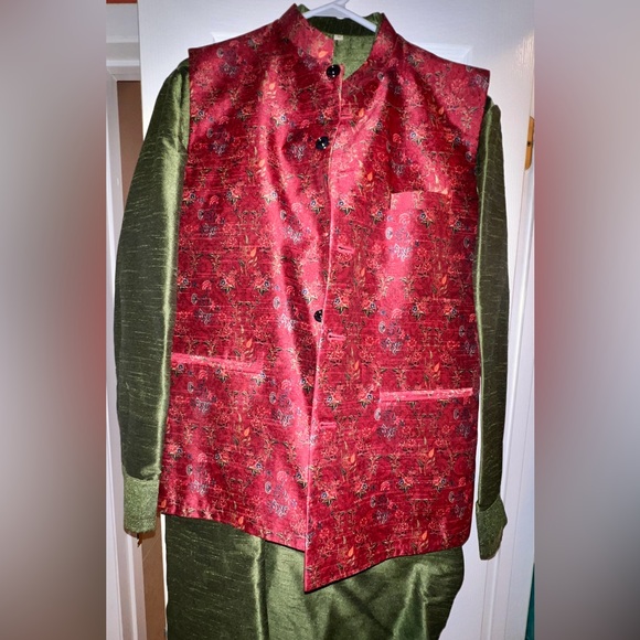 Men’s Red Waistcoat and Deep Green Kurta Pajama Set - Picture 2 of 2